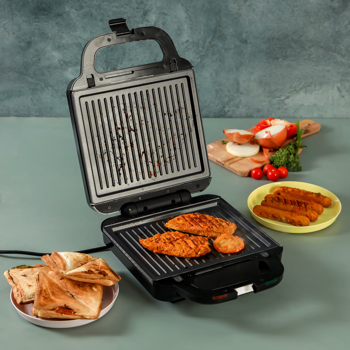 Geepas 2-in-1 Multi-Snacks Maker GSM5444 |1400W Sandwich & Grill Maker| Non-Stick Plates| 180° Open Design| Automatic Temperature Control| Easy to Clean | 2-Year Warranty