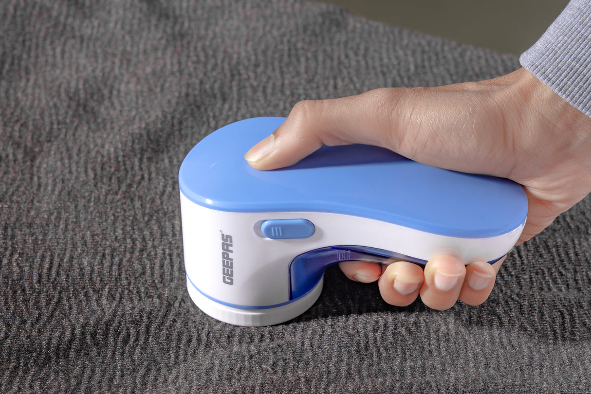 Geepas Lint Remover- GLR63069UK-BL/ Stainless Steel Mesh and Blade/ Large Capacity Detachable Dust Box/ Child Protection Feature/ White and Blue, 2 Years Warranty