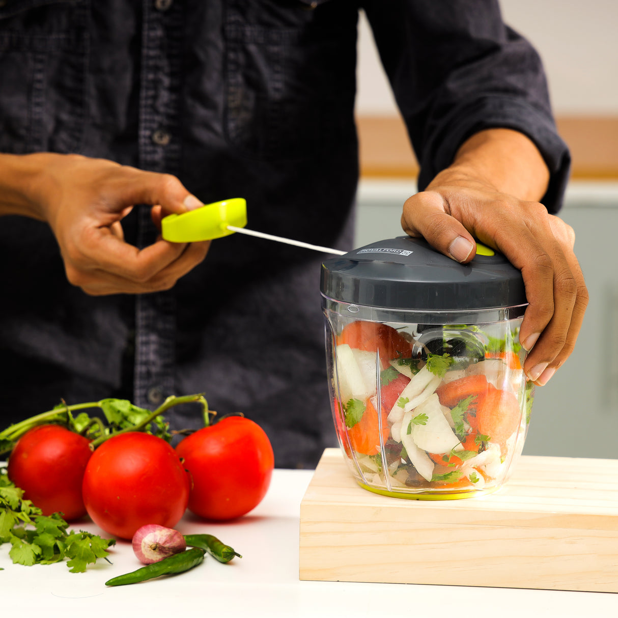 Royalford RF9785 Multi-Purpose Pull Chopper| 900ml Capacity, 5PCS Stainless Steel Blades, Durable ABS Handle & PP Lid, Egg Beater Attachment |Manual BPA-Free Food Chopper