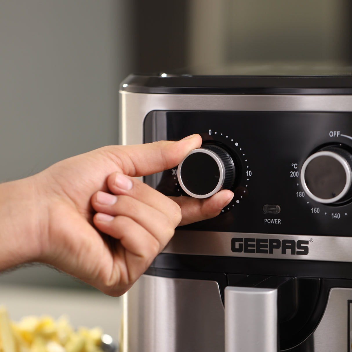 Geepas 7L Digital Air Fryer GAF37506 | 1800W Powerful Performance | Oil-Free Cooking with VORTEX Fast Technology | 30-Minute Timer | Large Capacity for Families