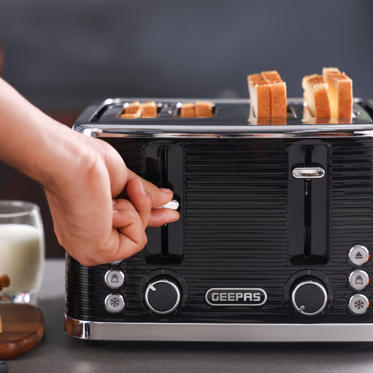 Geepas GBT36537 4-Slice Bread Toaster | 1350- 1600W Power  | Variable Browning Control | Dual Control Panels | Cancel, Defrost & Reheat Functions |  2 Years Warranty