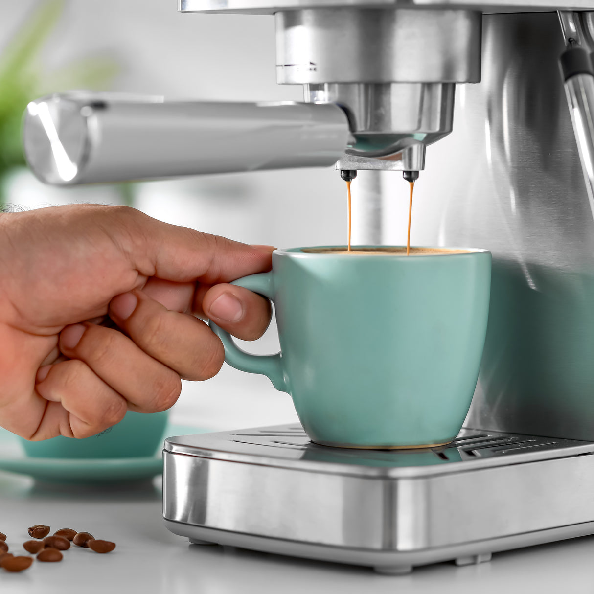 Geepas GCM1415SS Coffee Machine |20 Bar Pressure Pump| Professional Steam System| 1.5L Water Tank |Brew Espresso, Cappuccino, Latte, Mocha & More at Home|2 Years Warranty