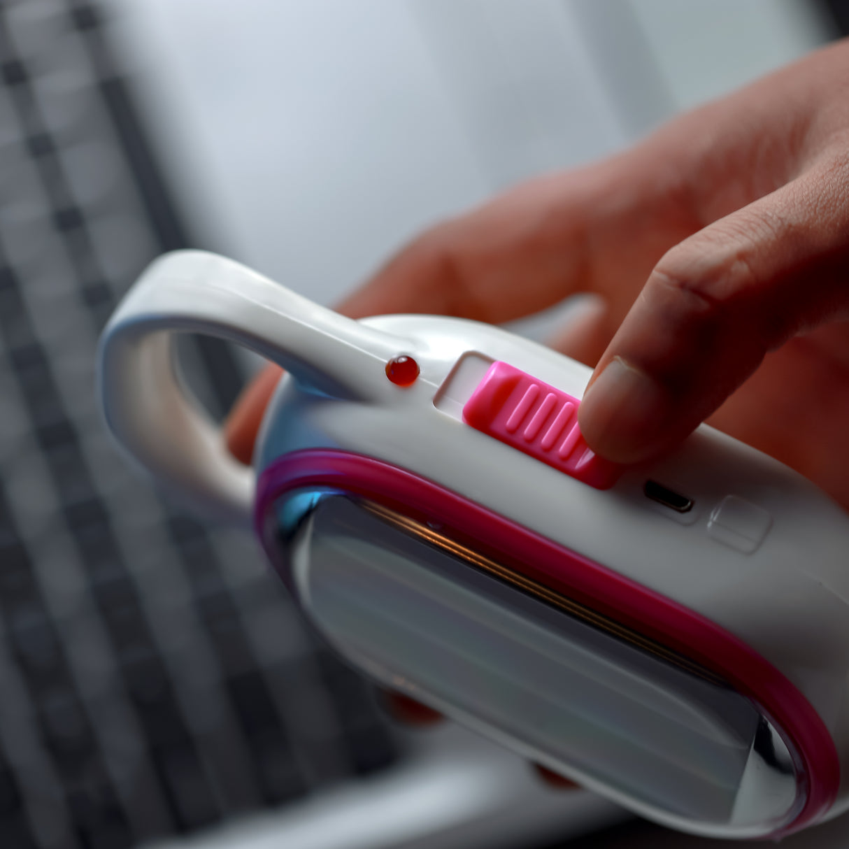 Geepas LED Emergency Lantern- GE53037| Energy Efficient Design, 27 Pieces Hi-Power LEDs, 5 Hours Working| Compact, Light-Weight Design| | Pink and White, 2 Years Warranty