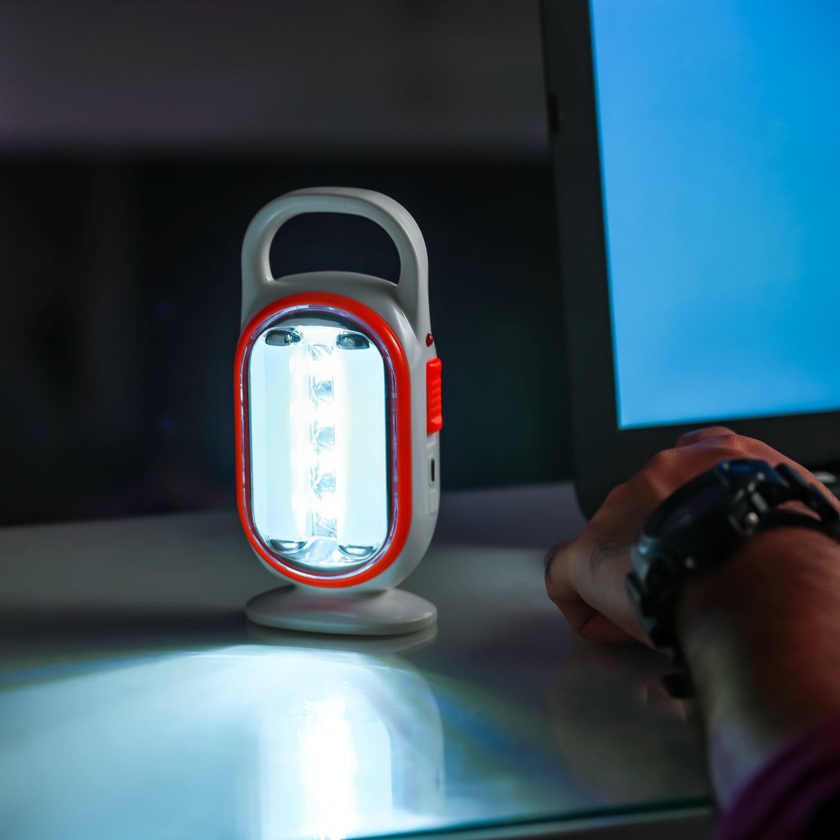 Geepas LED Emergency Lantern- GE53038| Energy Efficient Design, 22 Pieces Hi-Power LEDs,5 Hours Working| Light-Weight Design with Stand|  Red and White, 2 Years Warranty