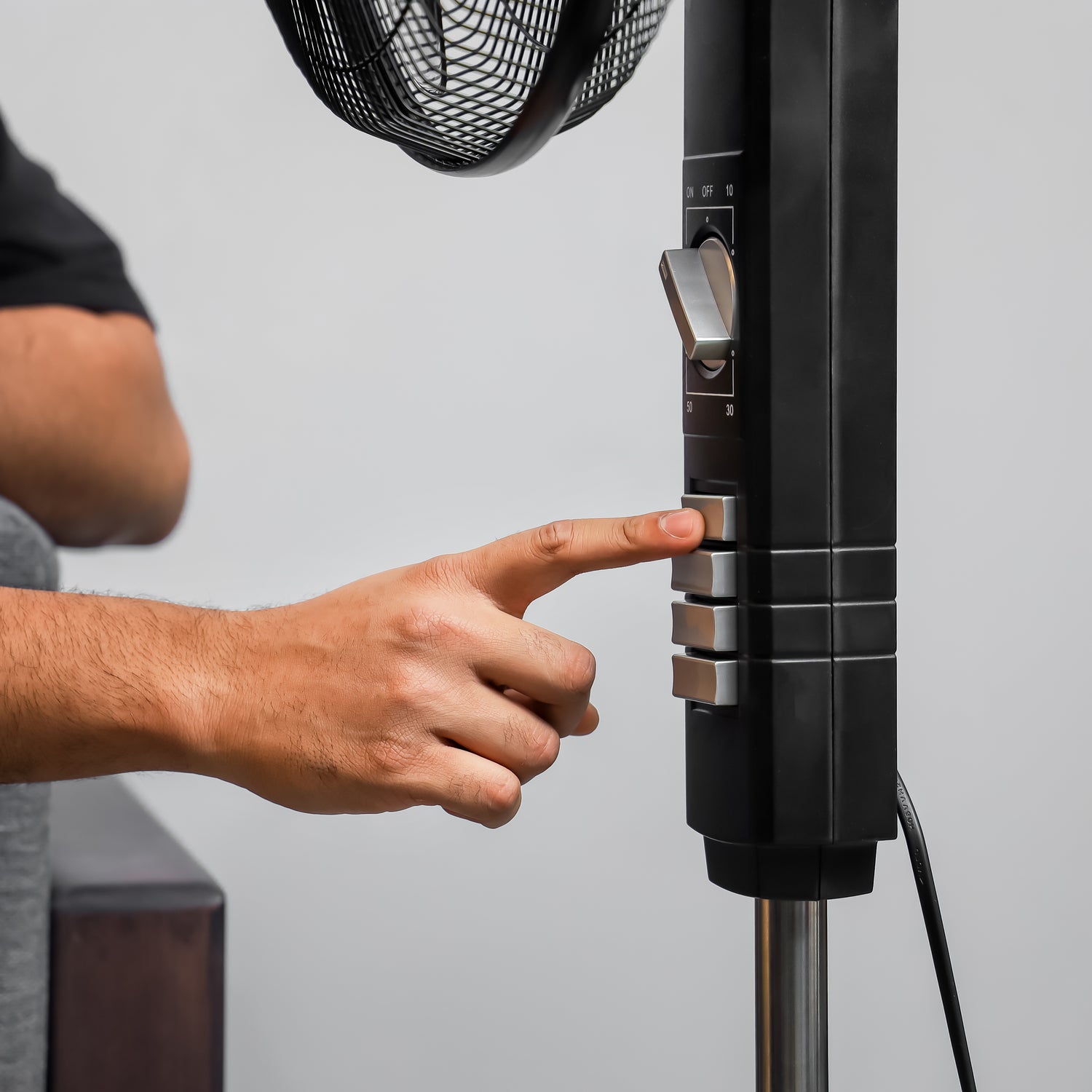 Geepas GF9605 18” Stand Fan | 3-Speed Piano Switch | 60W Powerful Motor | 5-Leaf AS Blade | Wide Oscillation | Overheat Protection | Durable Design | 2 Years Warranty