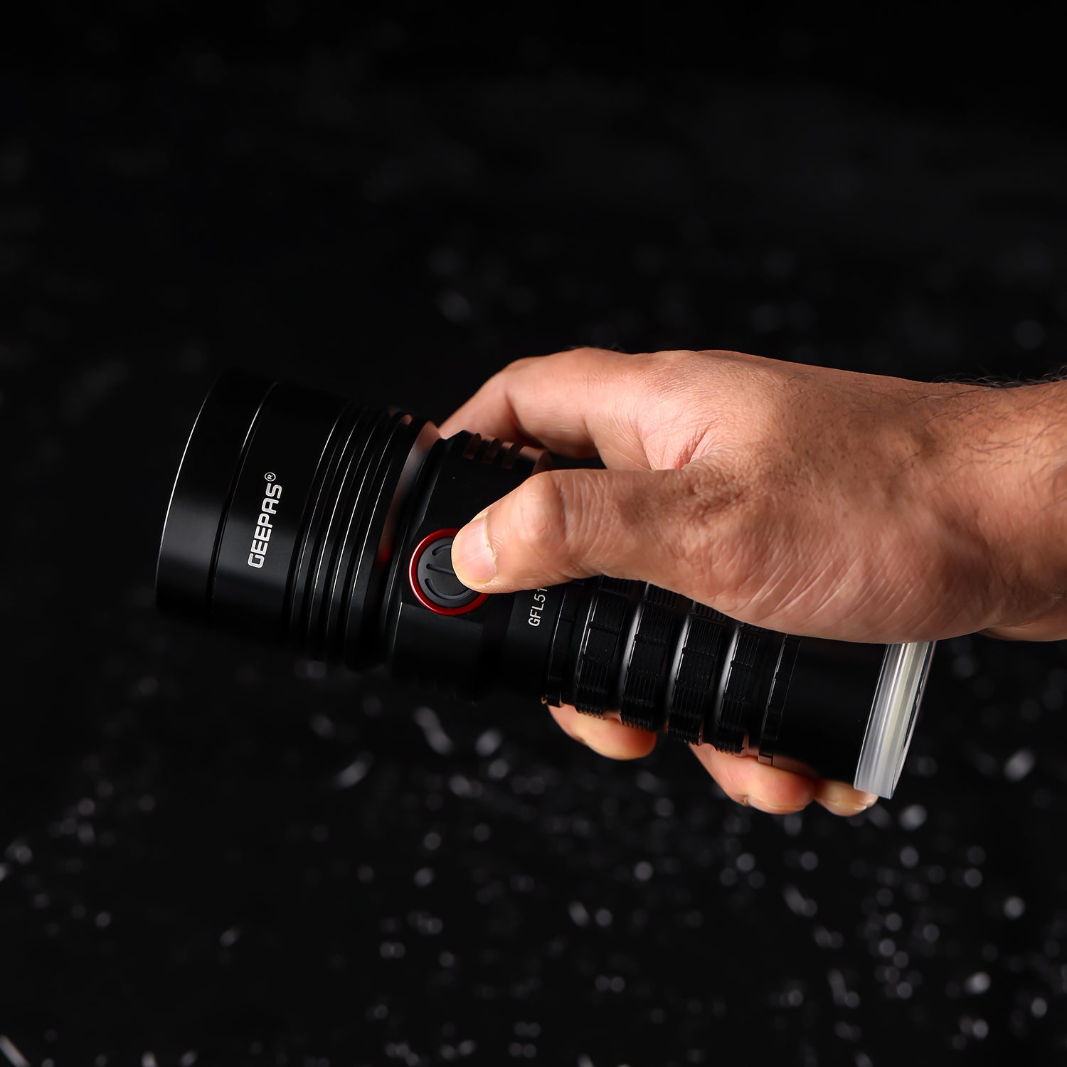 Geepas GFL51062 Rechargeable LED Flashlight with Power Bank – 25W, 3000LM, 6500-8000K, 24h Runtime, IPX6 Waterproof, Aluminum Body, Lithium Battery, Black