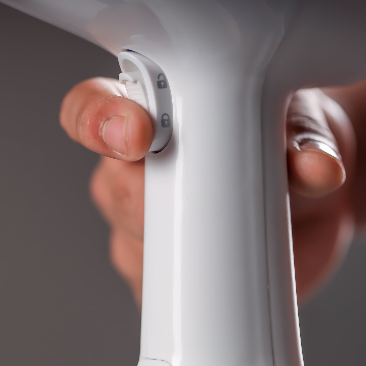 Geepas GGS25021 Handheld Garment Steamer | 1630W Power|  Ceramic Head|  Continuous & Variable Steam|  Detachable Tank|  Auto Shut Off|  Travel-Friendly|  2 Years Warranty