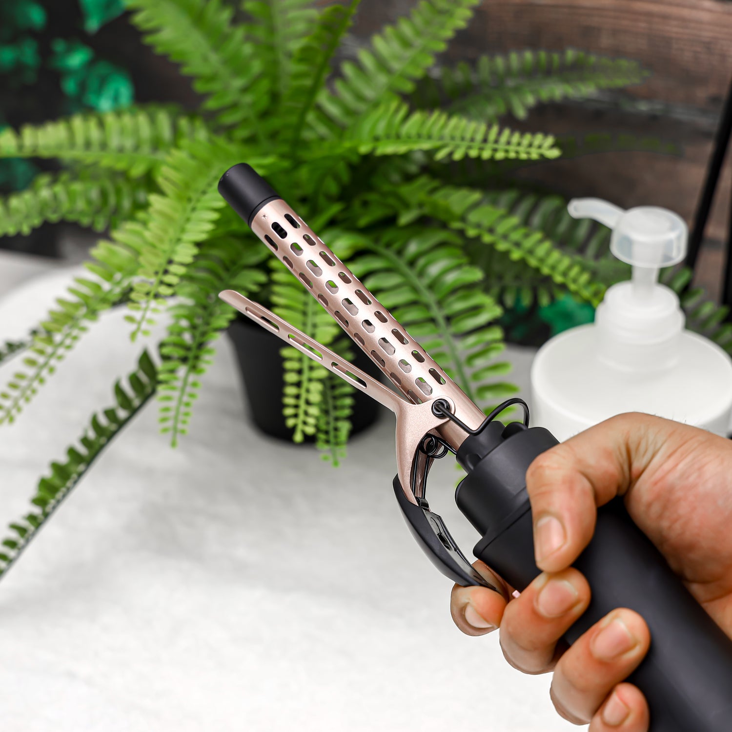 Geepas 8-IN-1 Hair Styler- GH86070| 2 Speed and 7 Attachments| 360-Degree Swivel Cord with Detachable Key|  7 Interchangeable Heads| 2 Years Warranty, Black and Gold