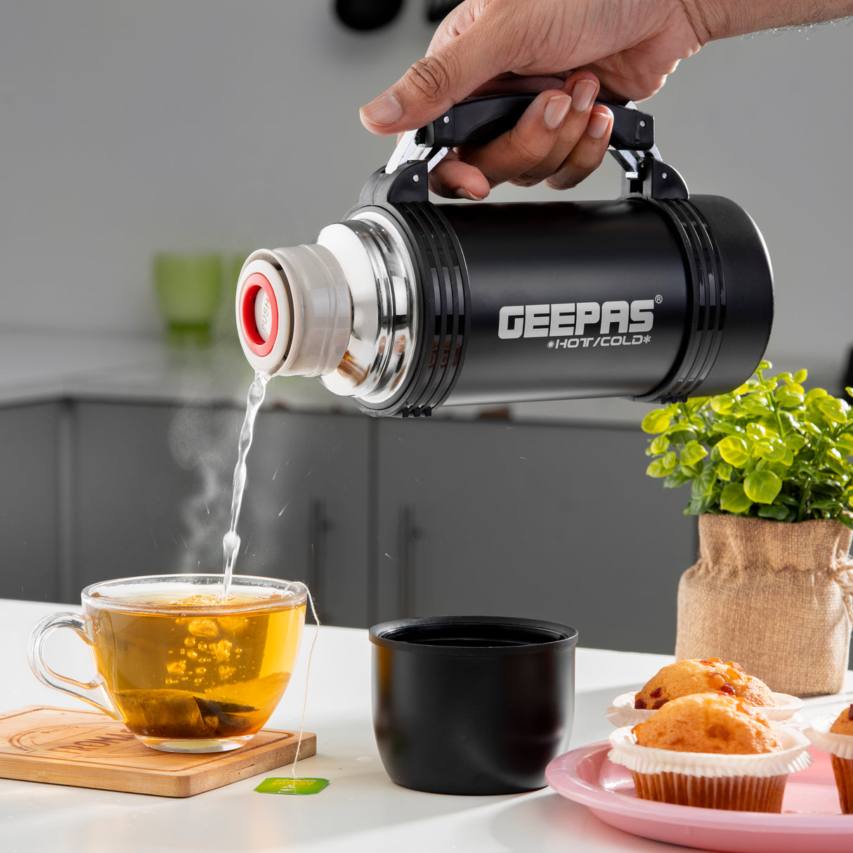 Geepas GSVF4114 Stainless Steel Vacuum Flask | 0.5L Capacity | 18/8 Stainless Steel with Copper Coating | Hot 18H/Cold 24H Retention  | BPA-Free | 2 Years Warranty