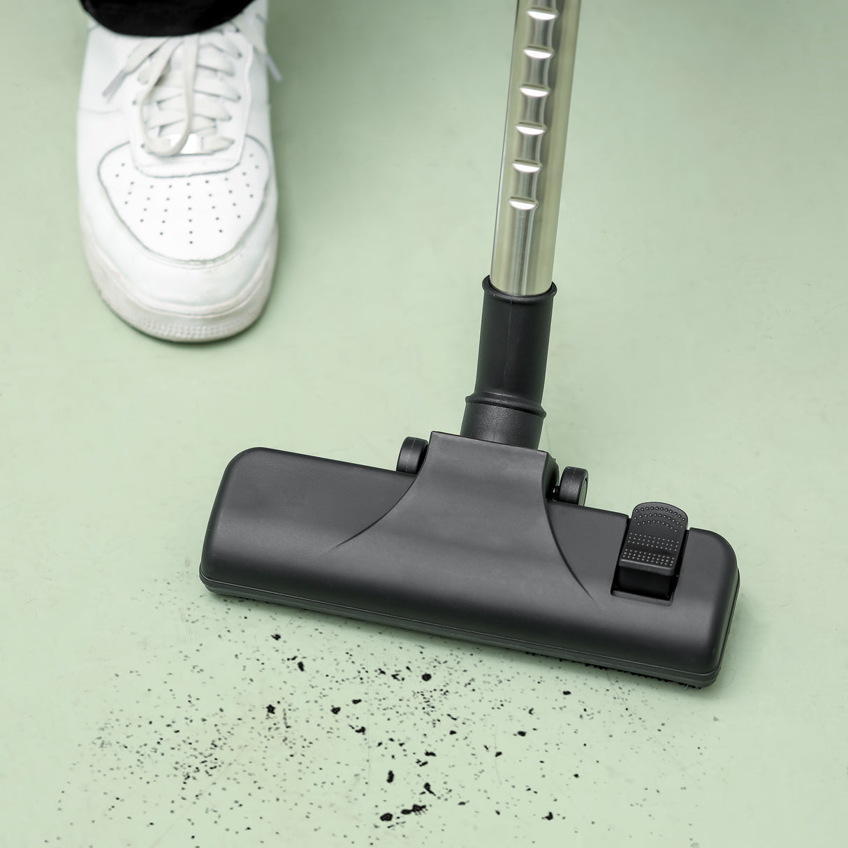 Geepas GVC19018 Drum Vacuum Cleaner | 2300W Powerful Motor | 21L Durable Iron Tank | Dry & Blow Function | High Efficiency | Dust Full Indicator | 2 Years Warranty