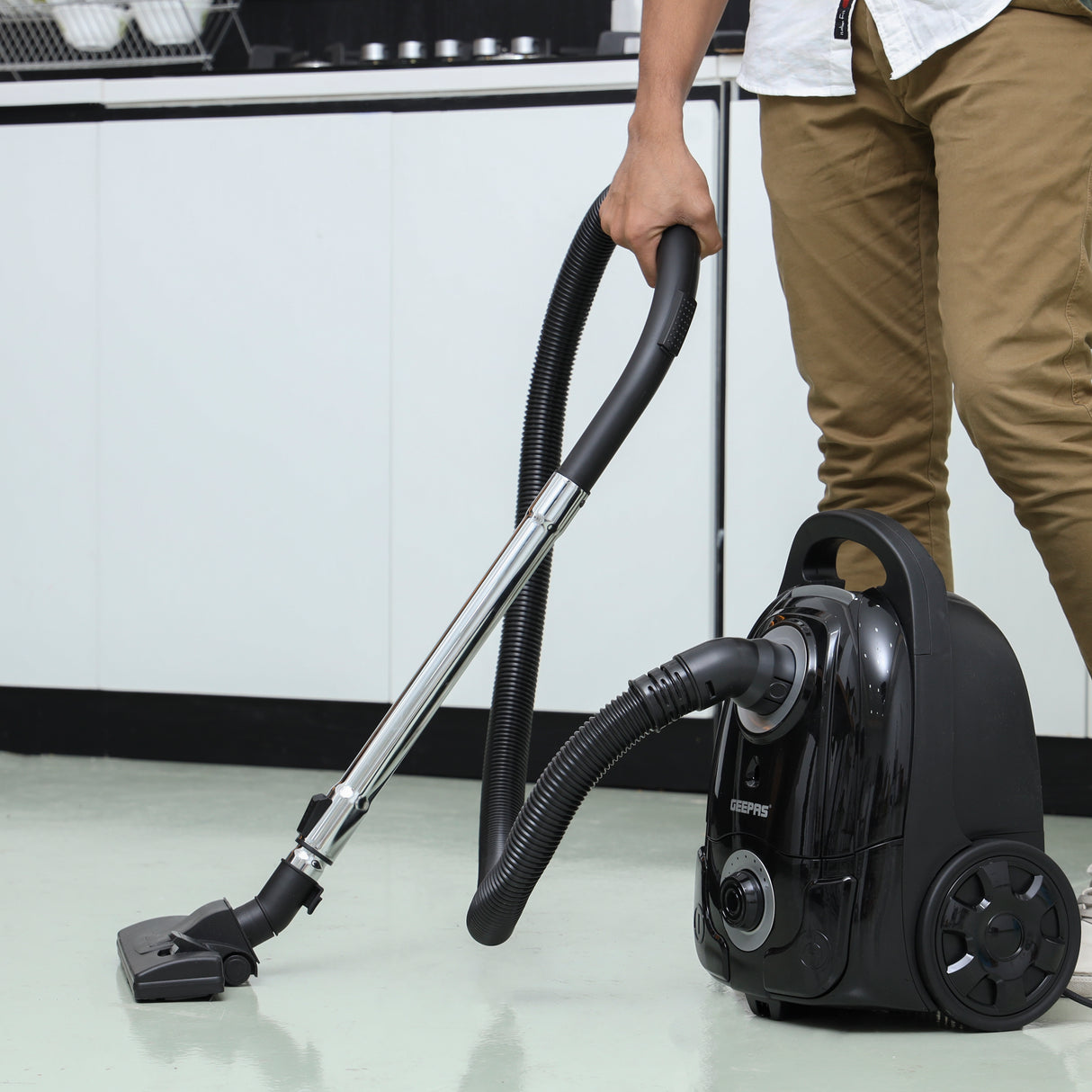 Geepas GVC19023 Vacuum Cleaner | 2600W Powerful Motor | 3L Dust Bag | 5-Stage Filtration | Speed Control | Telescopic Tube & Low Noise Design | 2 Years Warranty