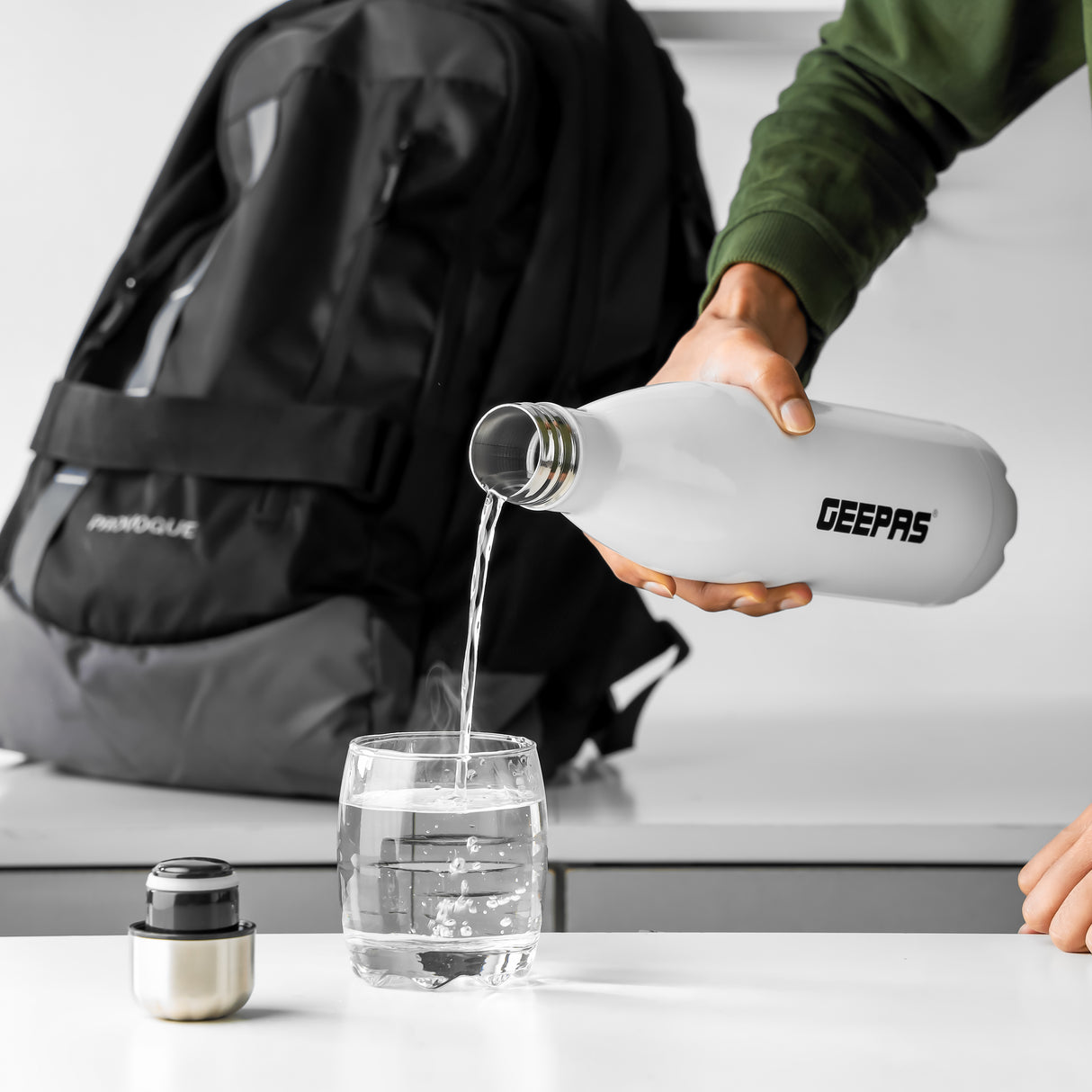 Geepas GVF27020 Stainless Steel Vacuum Flask| 750ml| Double Wall Insulation Keeps Beverages Hot & Cold up to 24 Hours |Leak Proof Design | Stylish Look | 2 Years Warranty