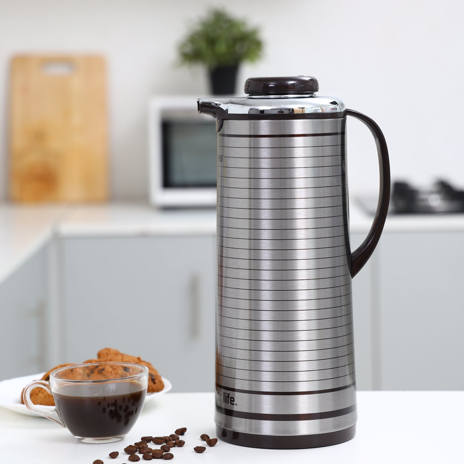 Geepas GVF5260 Vacuum Flask |  1.6 Litre Capacity| Mirror + Brown Finish | Plastic, Iron, Glass & Silica Gel Material | Hot & Cold Beverage Insulation | 2-Year Warranty
