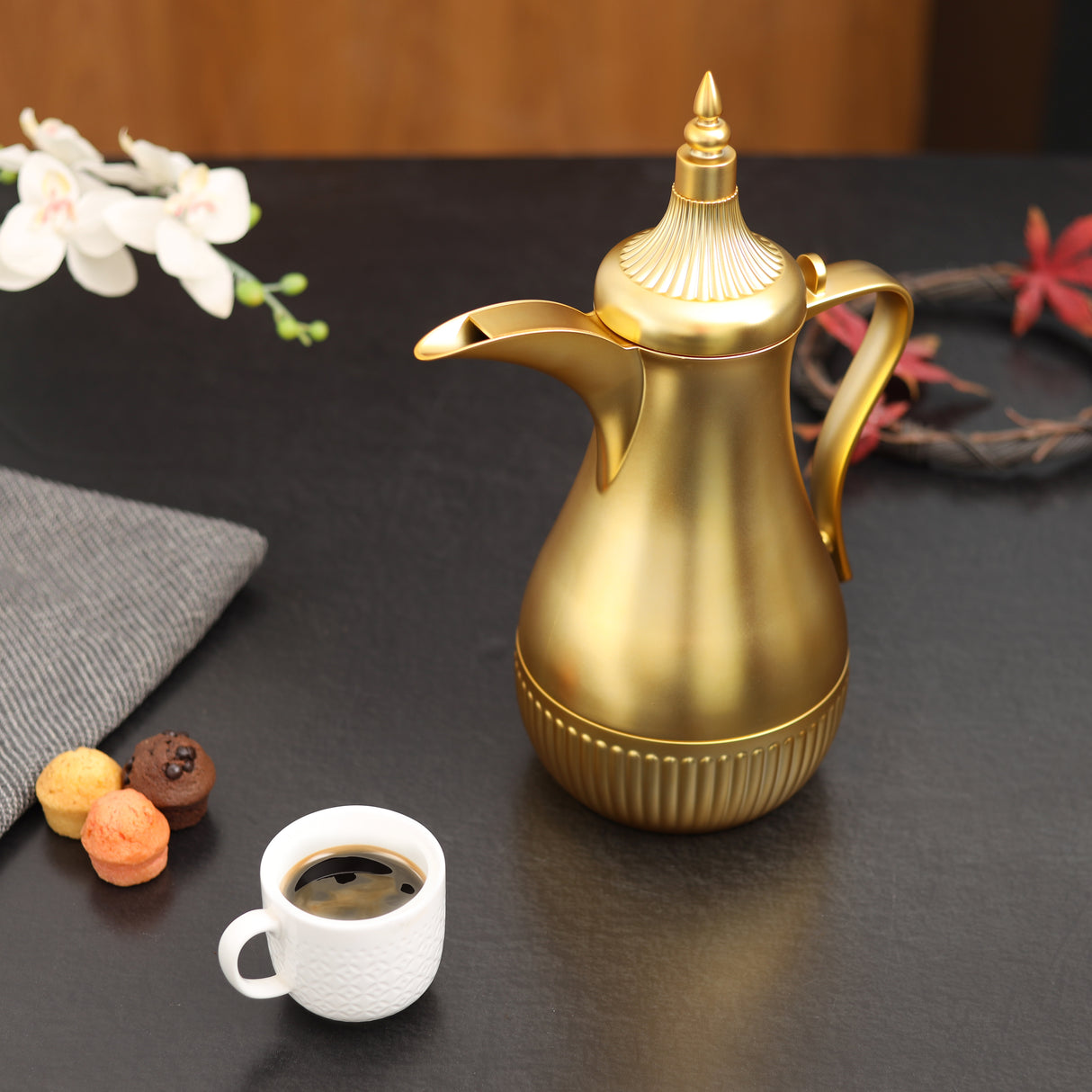 Royalford 1000 ML Malika Vacuum Flask- RF12135/ with Pink Glass Inner and PP Outer Body/ Keeps Your Drinks Hot or Cold, Asbestos-Free and Hygienic, Gold