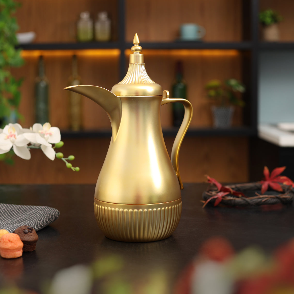 Royalford 1000 ML Malika Vacuum Flask- RF12135/ with Pink Glass Inner and PP Outer Body/ Keeps Your Drinks Hot or Cold, Asbestos-Free and Hygienic, Gold