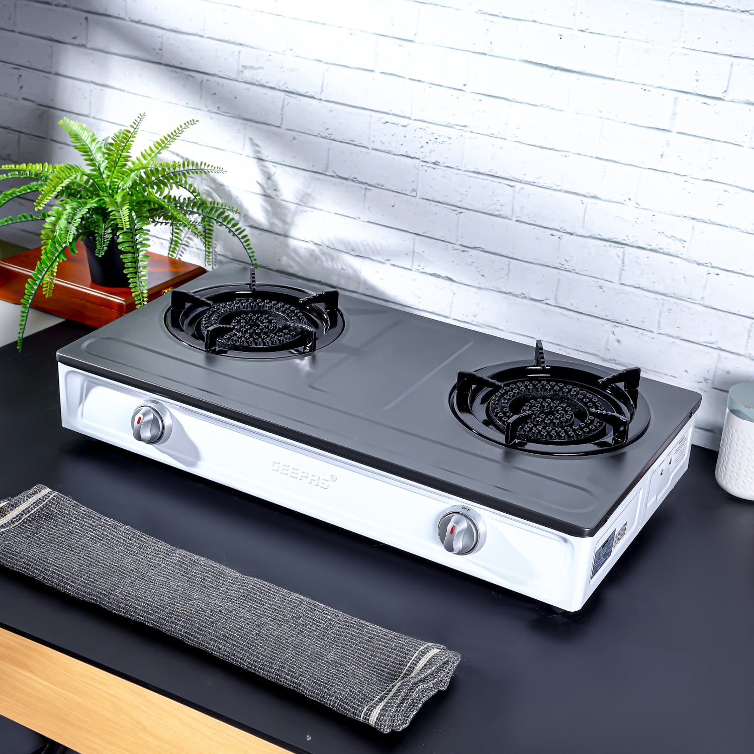 Geepas GGC31048 Stainless Steel Gas Cooker | 2 cast iron burners| auto ignition| low gas use saves 60%| heavy enamel pan support| durable| easy to clean| 2-year warranty