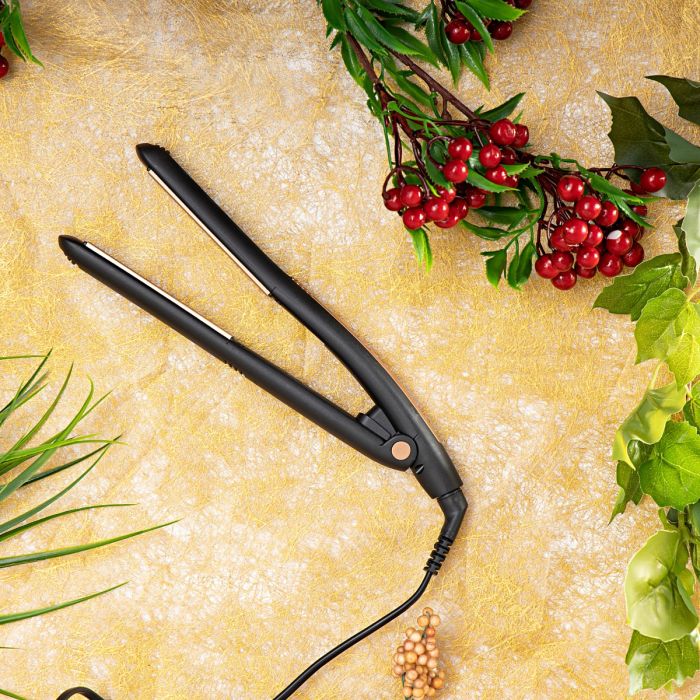 Geepas GH8723 Ceramic Hair Straightener | 210°C Max Temperature| Wet/Dry Function| 360° Swivel Cord| On/Off Switch| 35W Power| Professional Styling| 2 Years Warranty