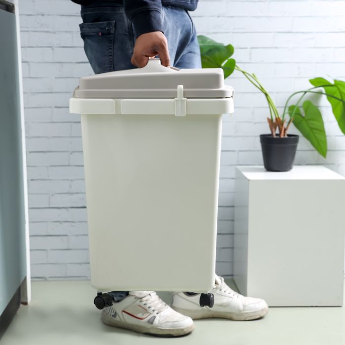 Royalford 30 Litre Plastic Trash Bin