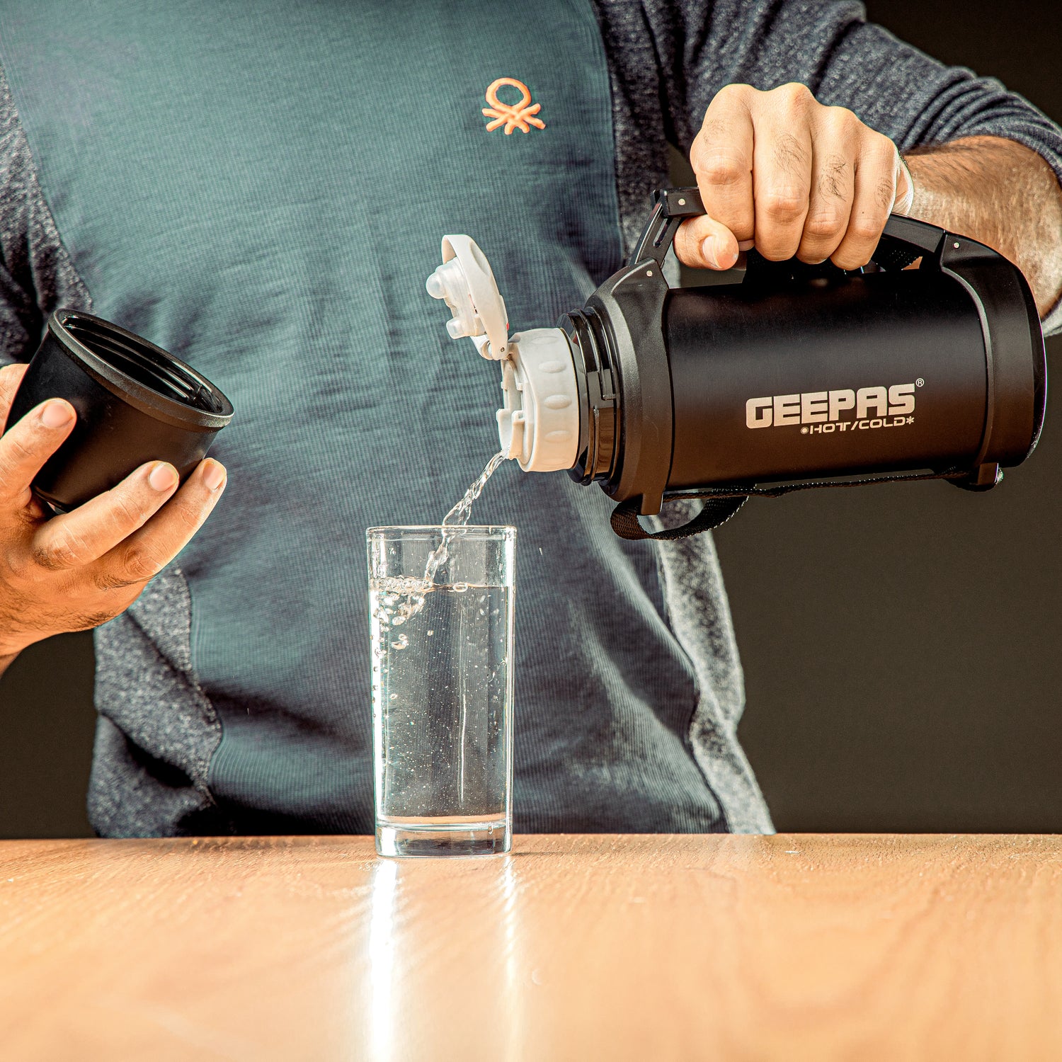 Geepas GSVF4116 Stainless Steel Vacuum Flask | 0.8 L Capacity| Double Wall Insulation Keeps Beverages Hot & Cold for 24 Hours |  Easy to Clean | 2 Years Warranty