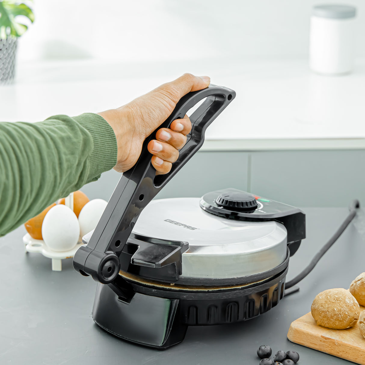Geepas 8 Inch Chapathi Maker GCM5429 | 1000W  | Non-Stick Plates, Adjustable Temperature Control, Safety Protection & Easy Cleaning for Quick, Soft & Round Chapathis