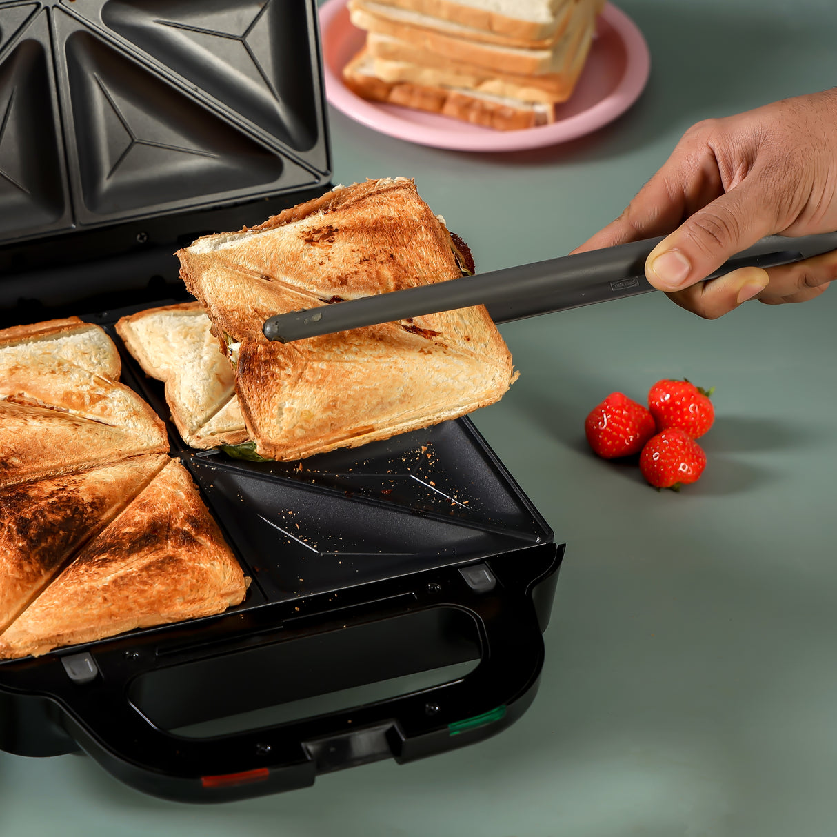 Geepas 2-in-1 Multi-Snacks Maker GSM5444 |1400W Sandwich & Grill Maker| Non-Stick Plates| 180° Open Design| Automatic Temperature Control| Easy to Clean | 2-Year Warranty