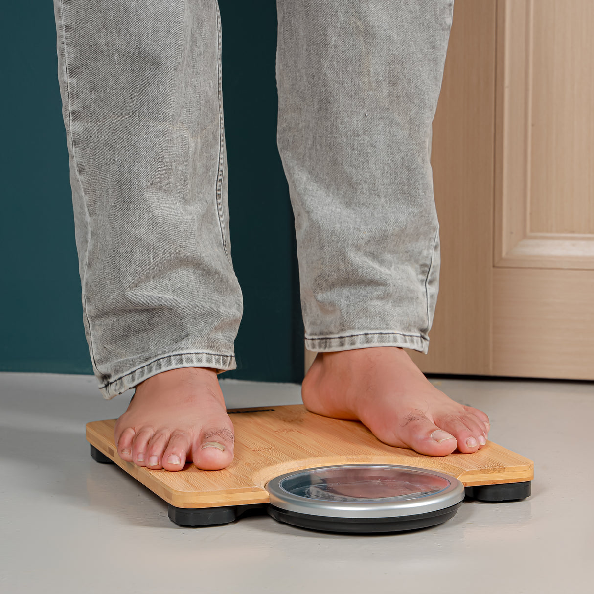 Geepas Electronic Personal Scale GBS46529 | 180kg Capacity | High Precision Gauge Sensor | Digital Display | Bamboo Top with ABS Case & AS Lens | 2-Year Warranty