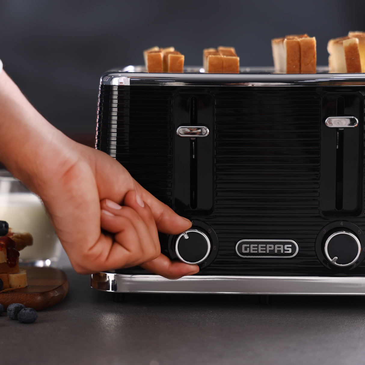 Geepas GBT36537 4-Slice Bread Toaster | 1350- 1600W Power  | Variable Browning Control | Dual Control Panels | Cancel, Defrost & Reheat Functions |  2 Years Warranty