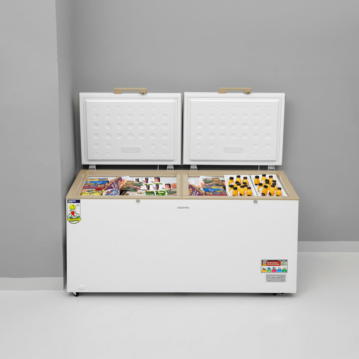 Geepas Chest Freezer- GCF55019WAH| Storage Capacity: 550 L, Frozen Temperature: -18 Degrees Celsius, Highly Efficient Monolithic Foaming and Compressor Switch Off Function