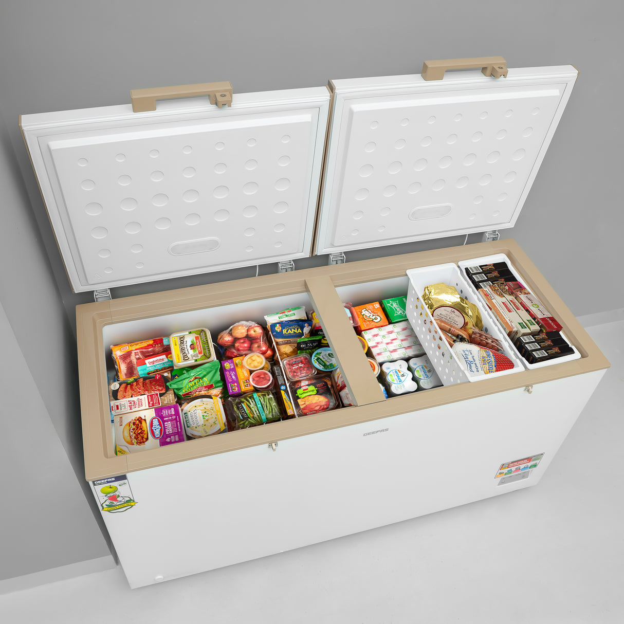 Geepas Chest Freezer- GCF55019WAH| Storage Capacity: 550 L, Frozen Temperature: -18 Degrees Celsius, Highly Efficient Monolithic Foaming and Compressor Switch Off Function