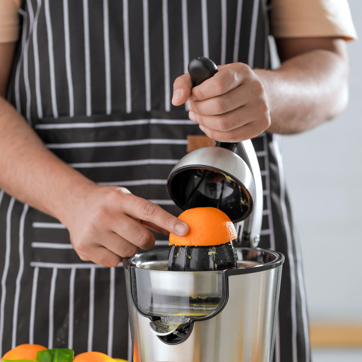 Geepas Stainless Steel Citrus Juicer- GCJ46018| Juicer for Orange Juice, Lemon, and so on| Deluxe Stainless Steel Body with Aluminum Die-Casting Handle, Metallic Silver