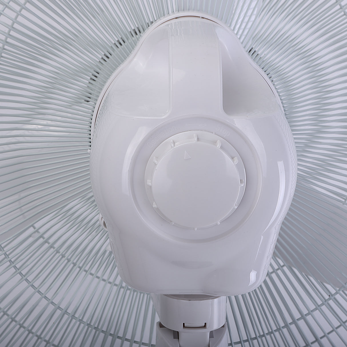 Geepas 18" Rechargeable Fan GF9385 | 2-Speed | LED Light | Oscillating