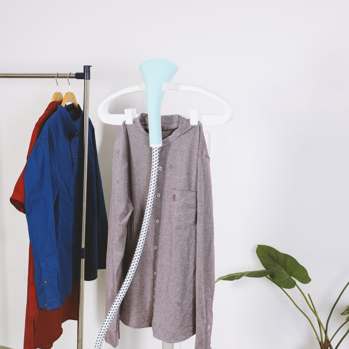 Geepas Garment Steamer GGS9695 | 1800W Powerful Fabric Steamer | Large 2L Water Tank| Fast Heating| Easy to Use | Portable Design | Safe Operation | 2 Years Warranty