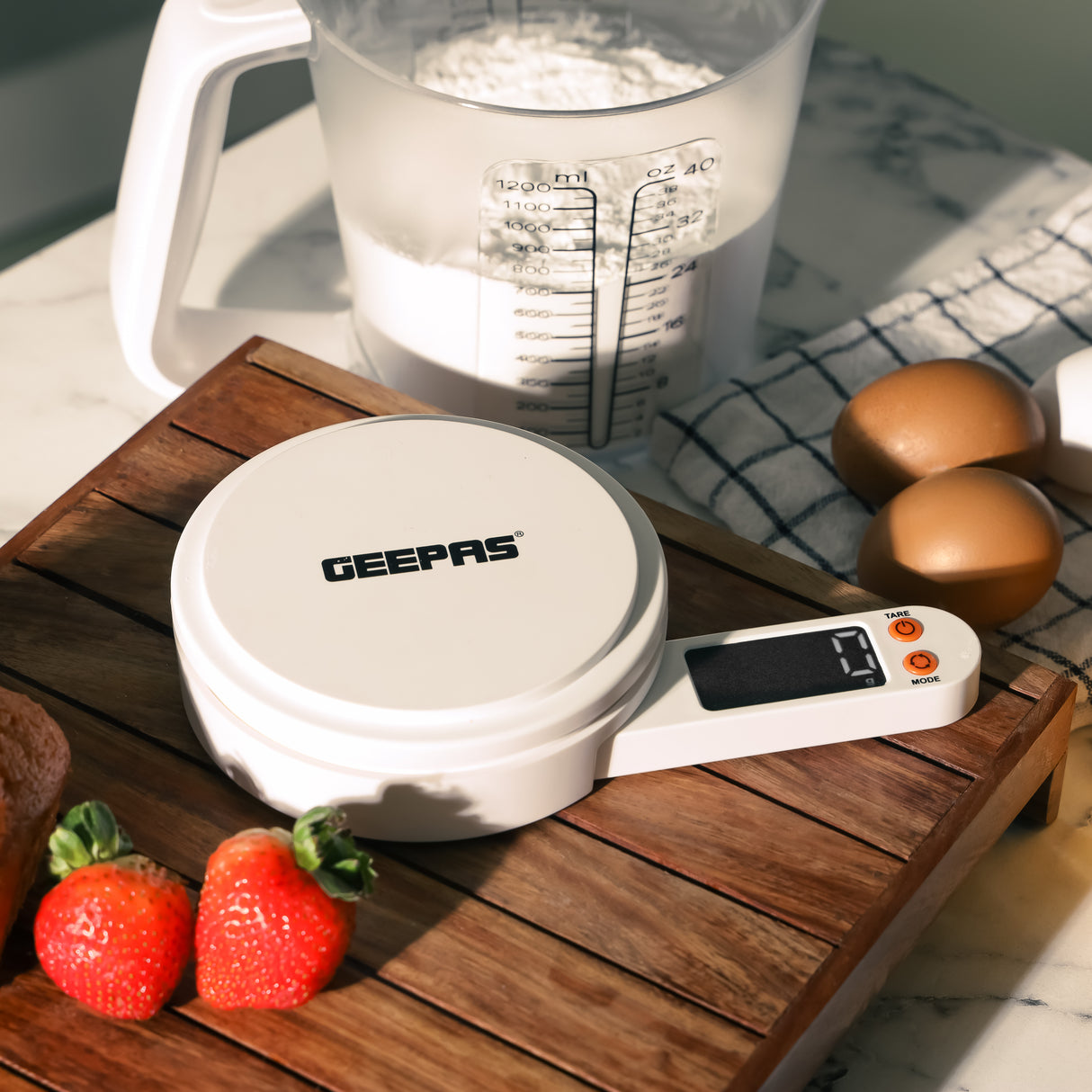 Geepas Kitchen Scale with Measuring Cup GKS46514 | LED Screen with Illuminated Digits, 5KG Capacity | Multi Units (g, oz, ml), Low Power Use | White, 2 Years Warranty