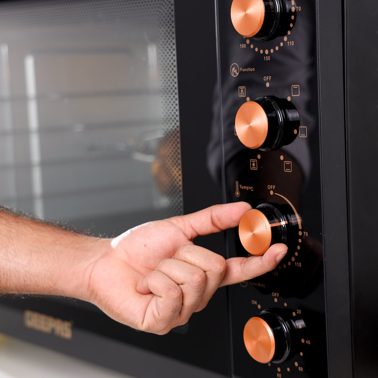 Geepas 100 L Multifunctional Oven- GO34059| 2800 W, Rotisserie, Convection Functions and Inner Lamp|  7 Stages Heating Selector, Adjustable Temperature| 2 Years Warranty