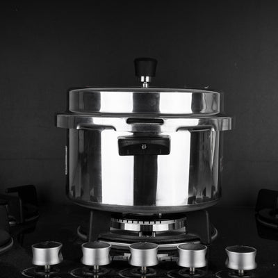 Geepas GPC327 7.5L Induction Base Pressure Cooker - Lightweight & Durable Cooker with Lid, Cool Handle & Safety Valves | 5 Years Warranty
