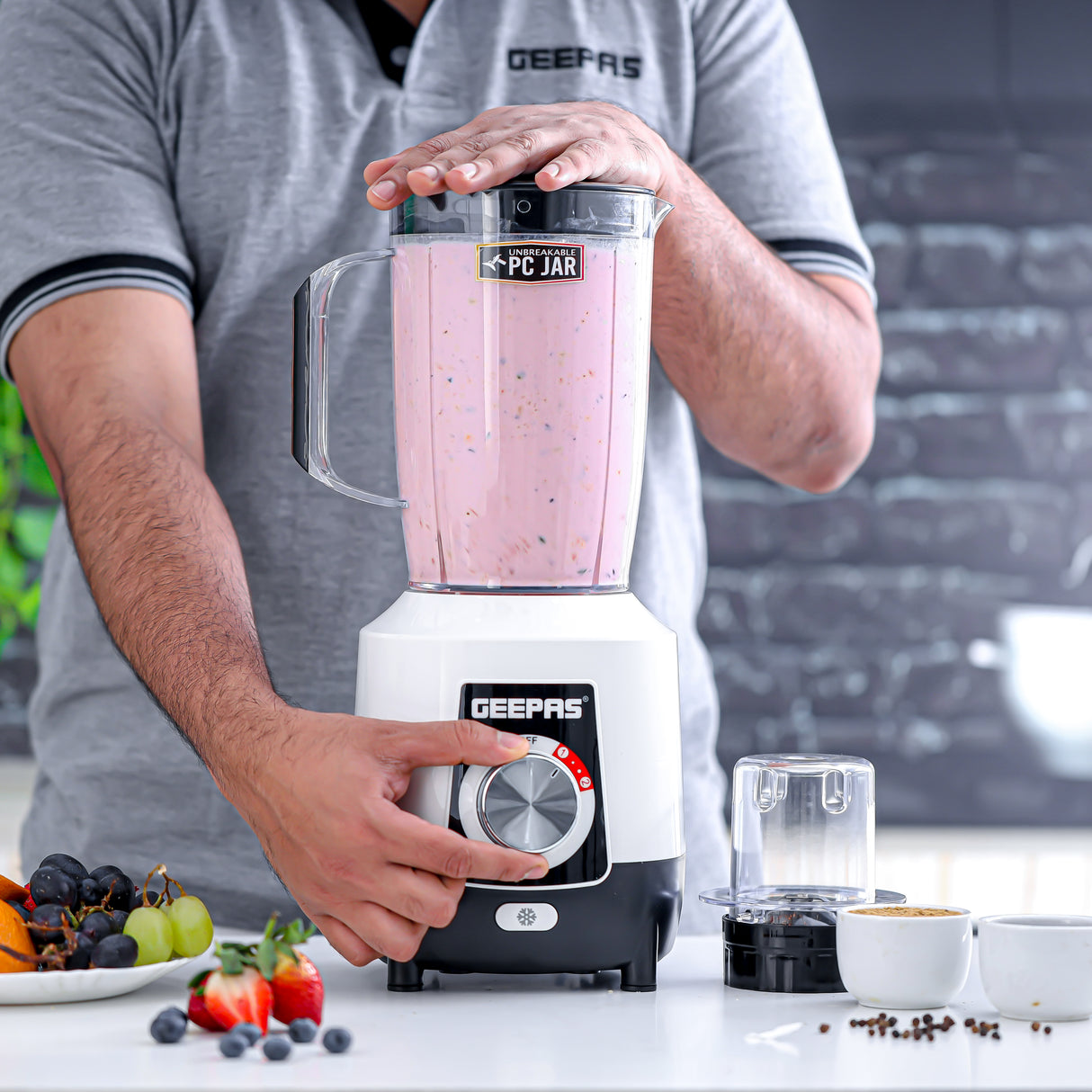 Geepas 2-in-1 Blender- GSB44027T/ 600 W, Powerful Motor with 2 Speed Setting and Pulse/ Transparent Jars with Stainless Steel Blade, Grinder Attachment White and Black
