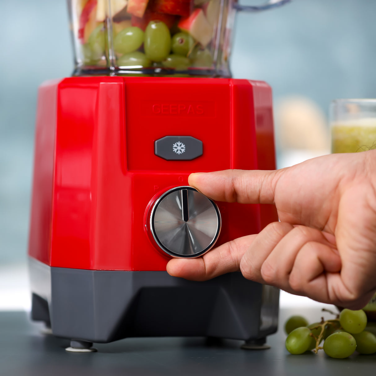 Geepas 2-in-1 Blender- GSB44107/ 650 W, Powerful Motor with 2 Speed Setting and Pulse/ Transparent and Unbreakable Jars with Stainless Steel Blade, Grinder Attachment