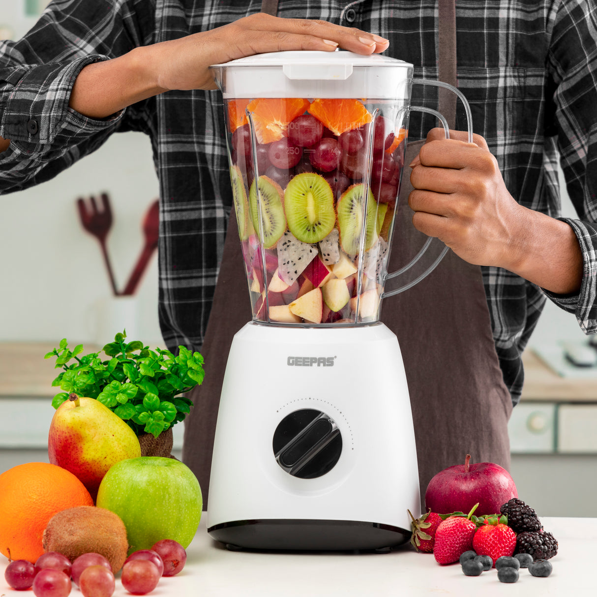 Geepas Blender GSB9894N | 400W Powerful Motor | 2 Speed & Pulse Control | 1.5L Glass Jar with Stainless Steel Cutting Blade | Durable Design with 2 Years Warranty