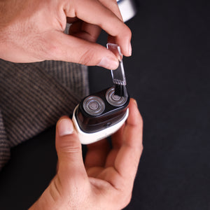 Geepas Pocket Shaver GSR57518UK | Waterproof IPX7 Design, Cord & Cordless Use, Compact Travel Size, 2 Floating Blade Heads, One-Press Operation | 2 Years Warranty