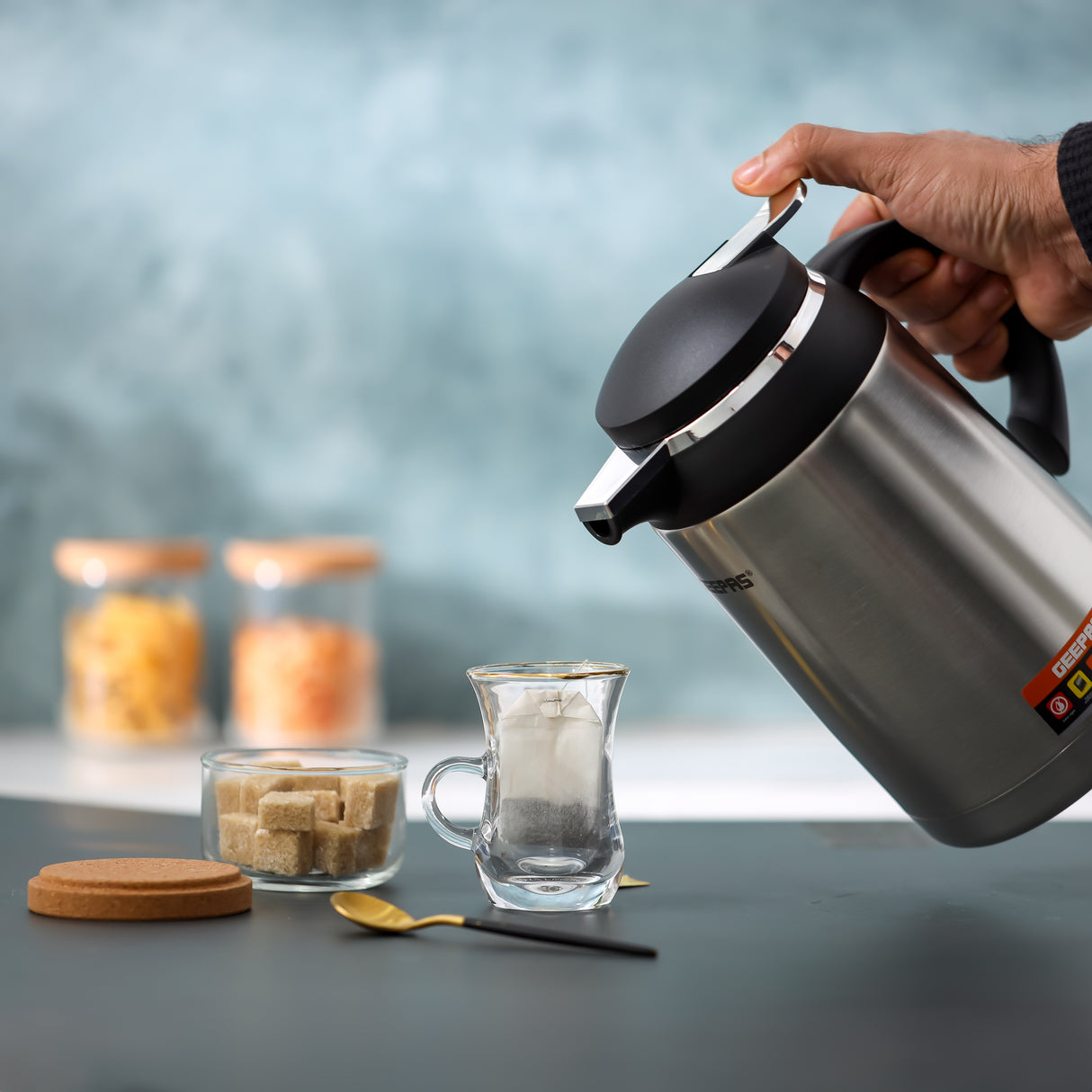 Geepas Stainless Steel Vacuum Flask GVF27022 |1.0L Capacity |Keeps Drinks Hot or Cold for Hours |Durable Build, Easy to Clean, Reusable & Stylish Design |2 Years Warranty