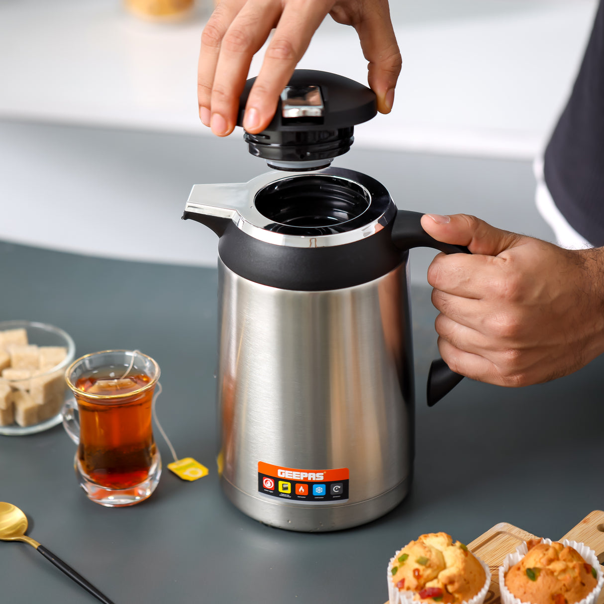 Geepas Stainless Steel Vacuum Flask GVF27022 |1.0L Capacity |Keeps Drinks Hot or Cold for Hours |Durable Build, Easy to Clean, Reusable & Stylish Design |2 Years Warranty