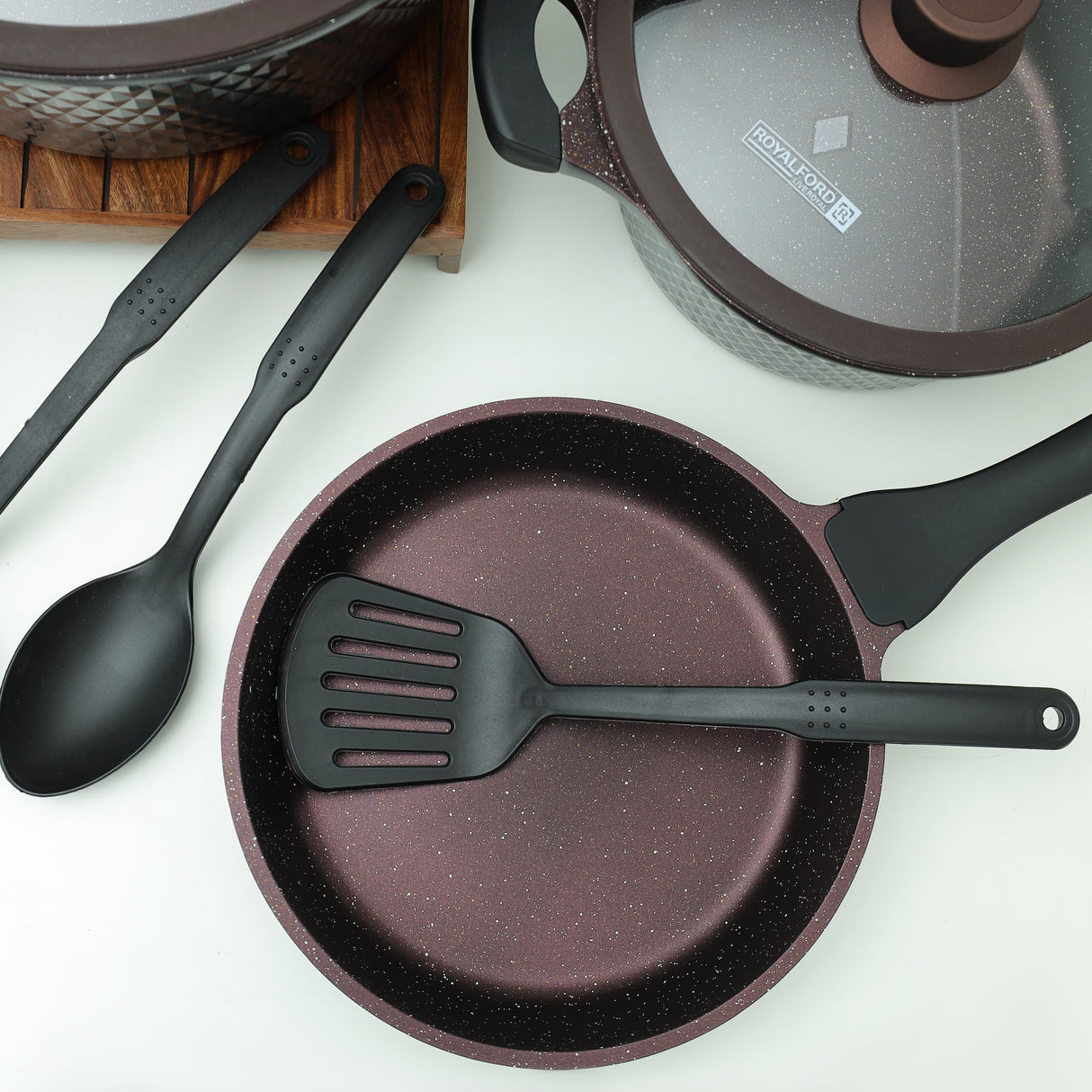 Die-Cast Cookware Set with Durable Granite Coating, RF10336 | 10 Pcs Cookware | Tempered Glass Lid | Heavy-Duty Bakelite Handles | Compatible with Multiple Hob